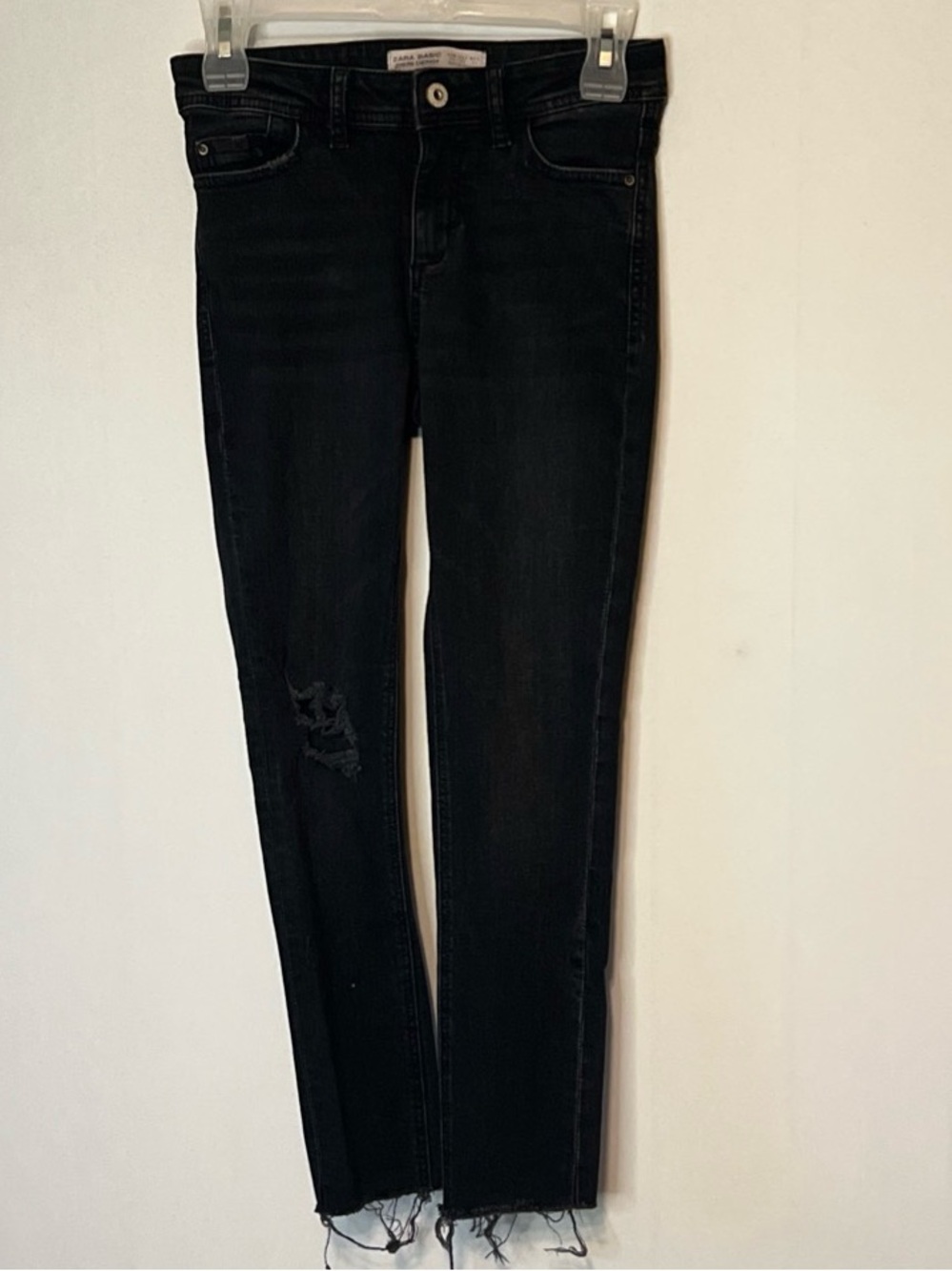 Zara Basic Z1975 Denim Jeans Women’s Sz 2 Black Tapered Fit Stretch Denim Pants